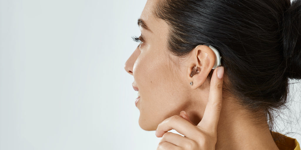 Rechargeable hearing aid with long battery life